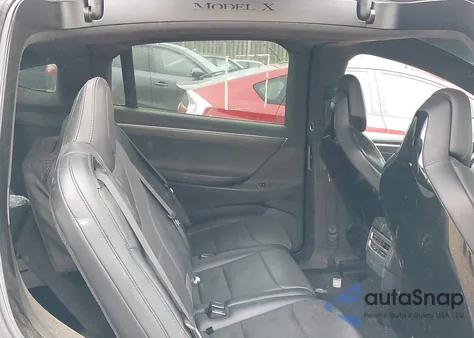 2016 Tesla Model X 60D/70D/75D/90D z USA, uszkodzony, nr VIN 5YJXCDE27GF030910